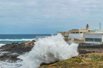 Montañas de agua en la costa de Telde (Foto Antonio Rico)